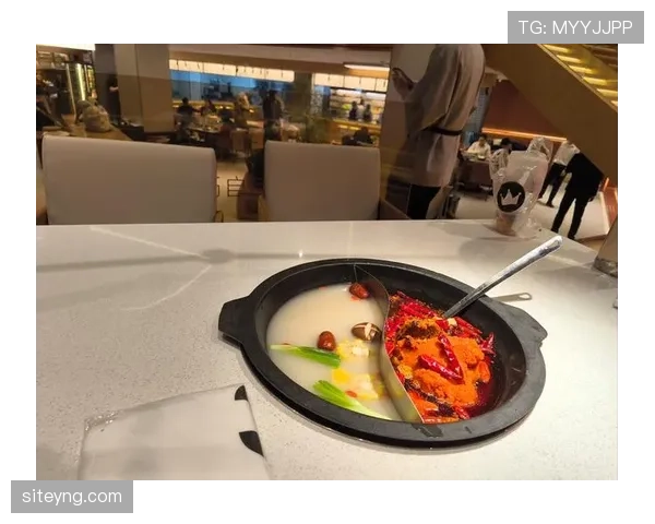 鲍春来训练间隙吃自带火锅,这生活滋味也太娱乐圈了吧! 鲍春来训练间隙吃自带火锅,这生活滋味也太娱乐圈了吧!